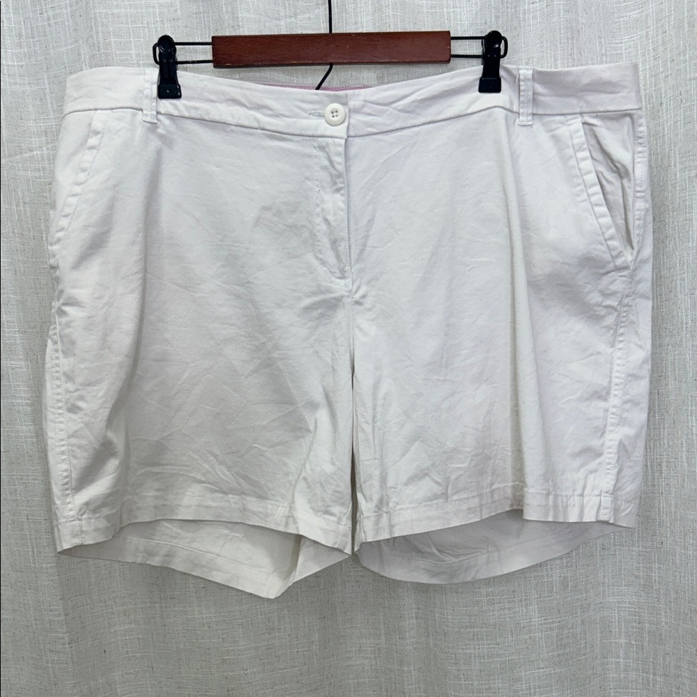 Crown & Ivy White Classic Shorts Size 22W Excellent Condition